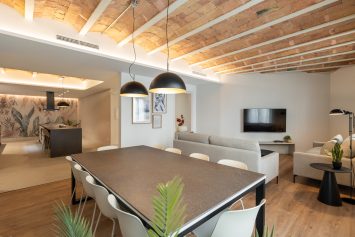 Superior 5-bedroom apartment Gran Via Apartment in Barcelona