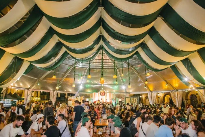 Découvrez le Biergarten du Poble Espanyol: Un coin d'Allemagne au coeur de Barcelone