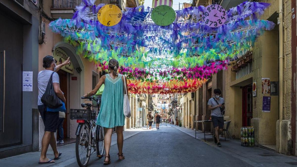 Descubre la Magia de las Fiestas de Gràcia 2025: Fechas, Pregón y Calles Decoradas