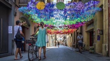 Descubre la Magia de las Fiestas de Gràcia 2025: Fechas, Pregón y Calles Decoradas
