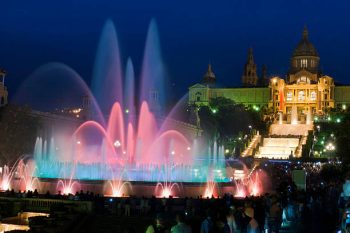 La Fuente Mágica de Montjuïc: Una Noche de Encanto en Barcelona