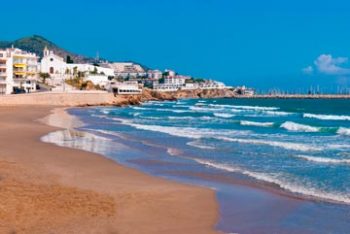 Las mejores playas cerca de Barcelona para llegar en tren: bonitas y tranquilas